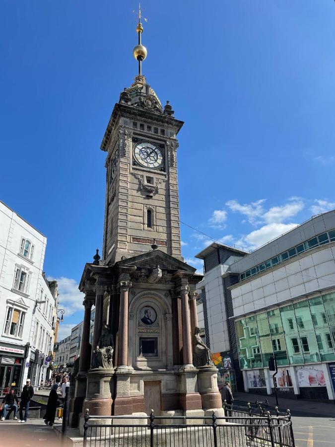 Clock Tower Retreat - - Seaside And Shops Brighton